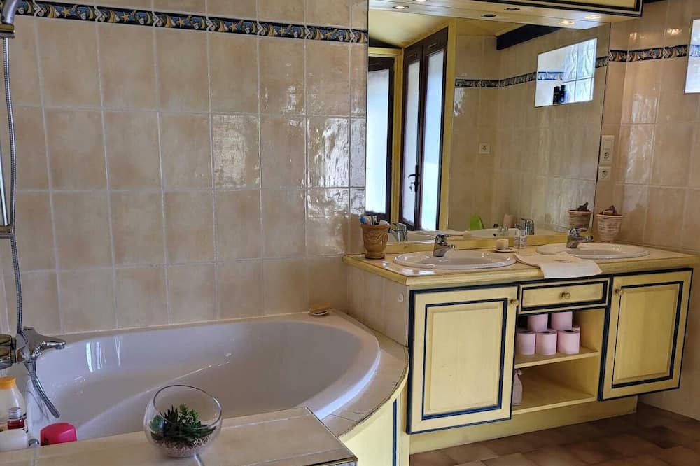 Photo of Bathroom in Saint-Germain-de-Calberte