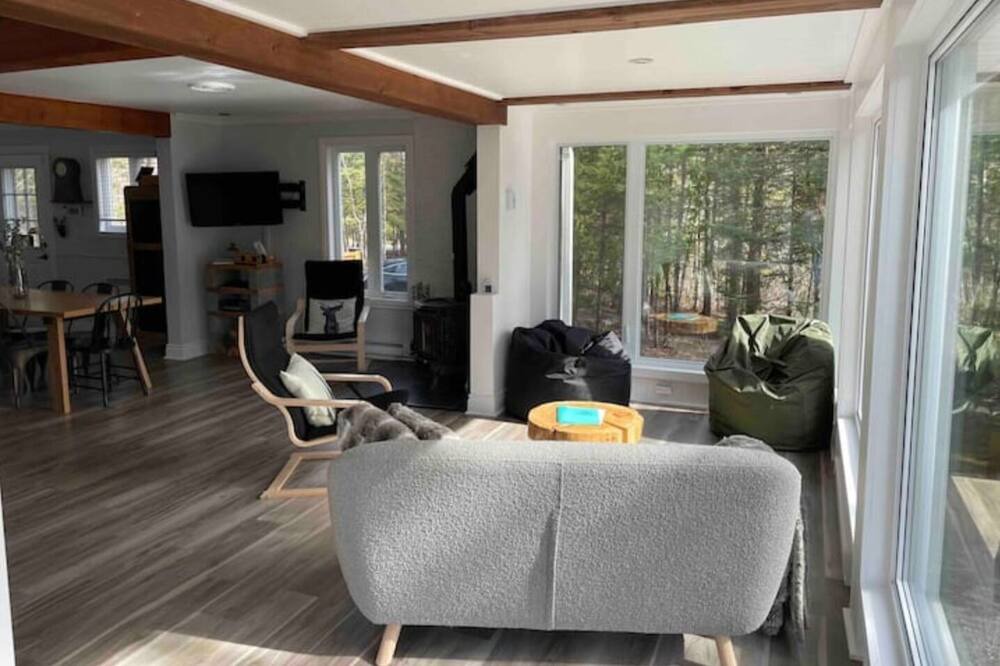 Photo of Livingroom in Chertsey