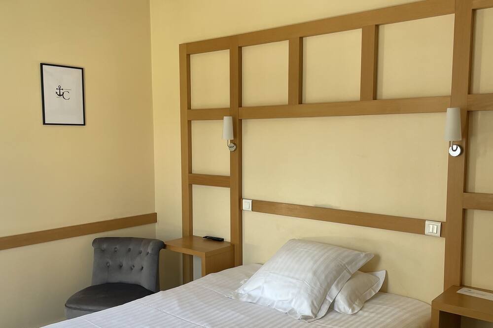 Photo of Bedroom in Chateauneuf-sur-Loire
