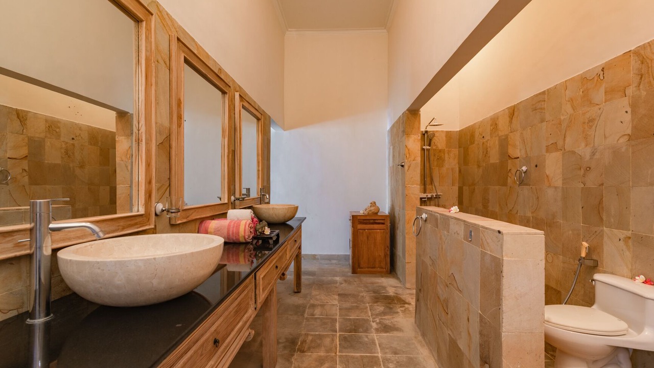 Photo of Bathroom in Bukti