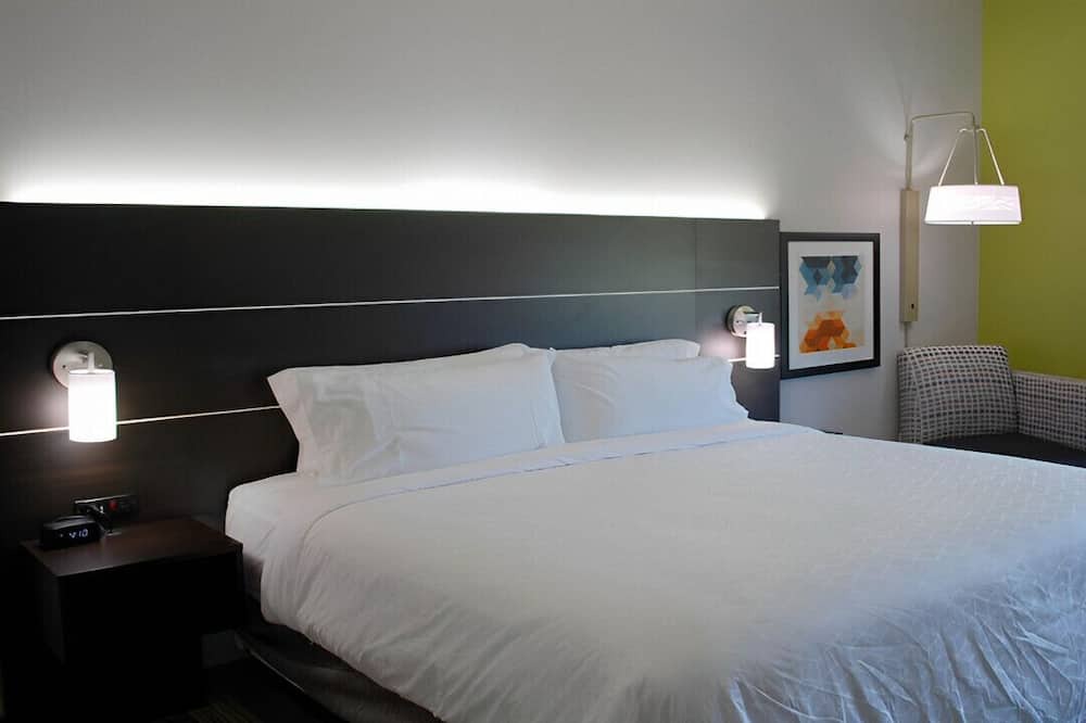 Photo of Bedroom in White Hall