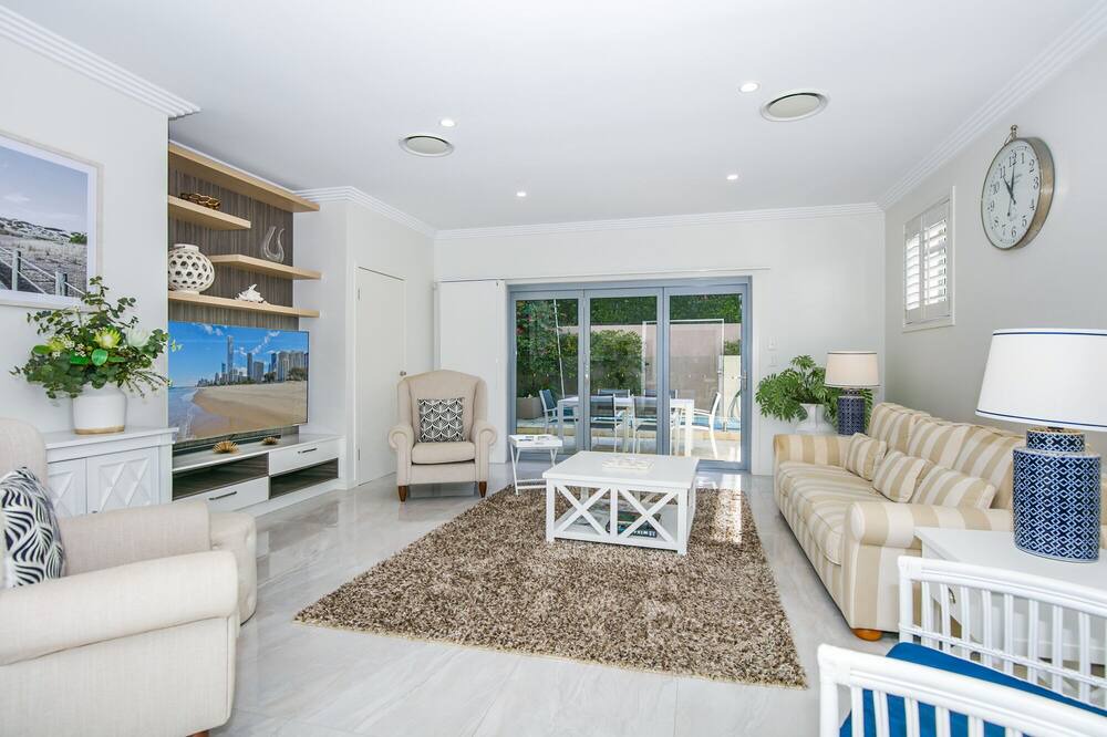 Photo of Livingroom in Main Beach