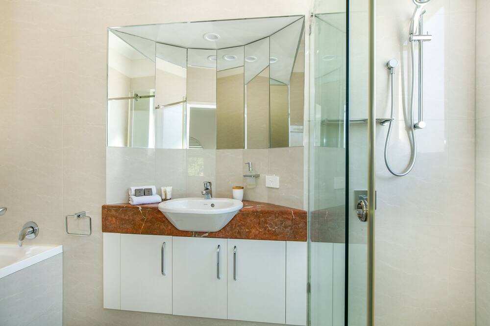 Photo of Bathroom in Main Beach