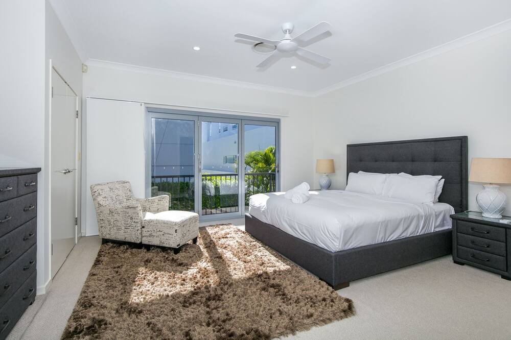 Photo of Bedroom in Main Beach