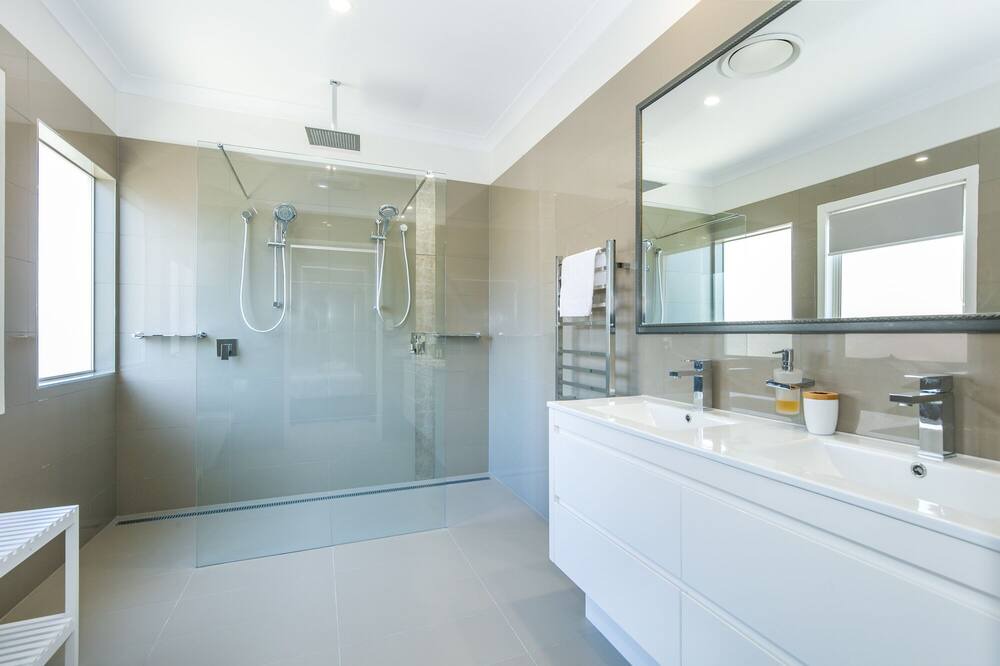 Photo of Bathroom in Main Beach