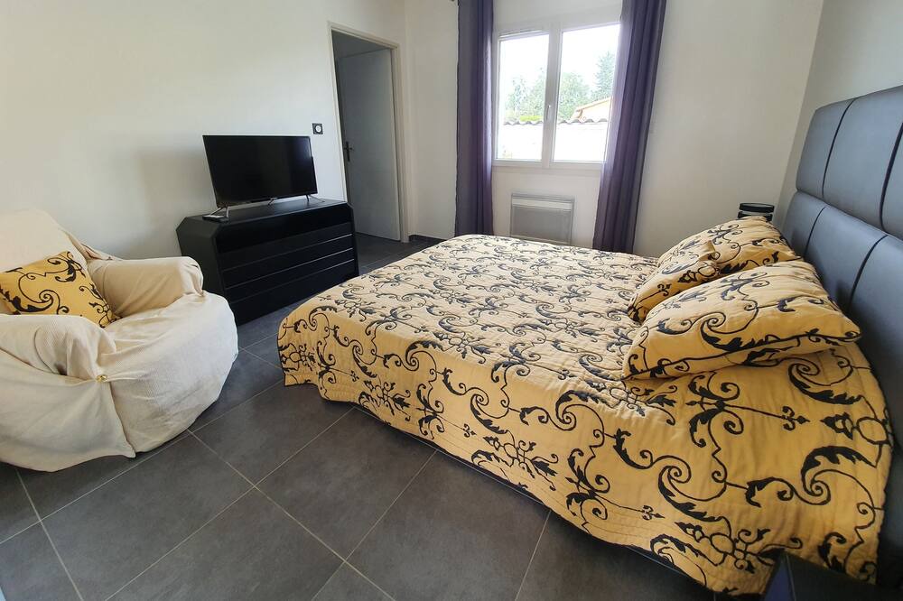 Photo of Bedroom in Rousson