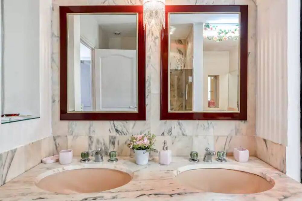 Photo of Bathroom in Trebes