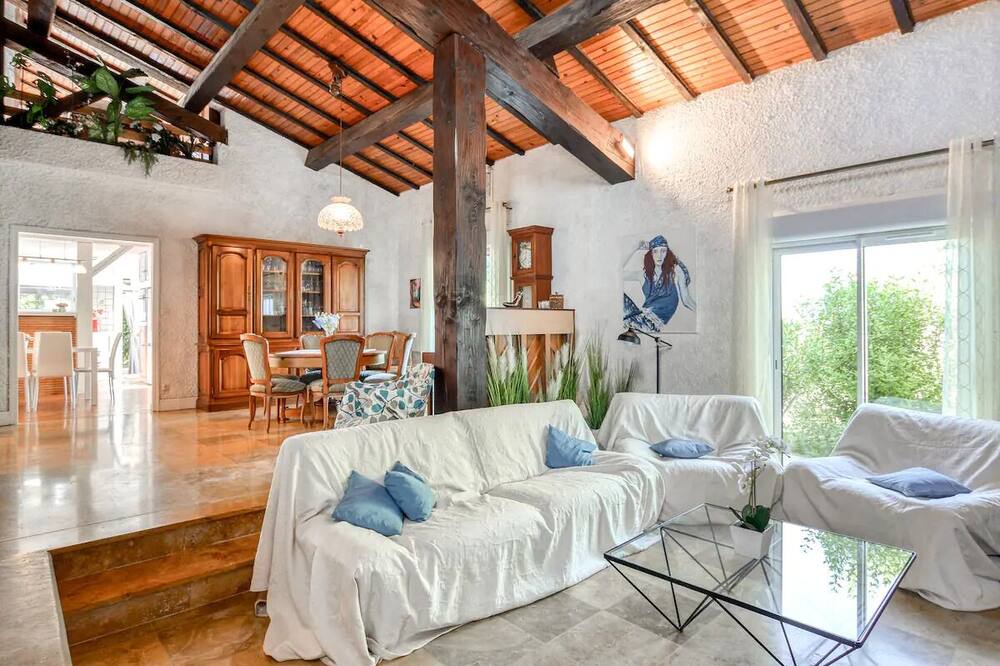Photo of Livingroom in Trebes