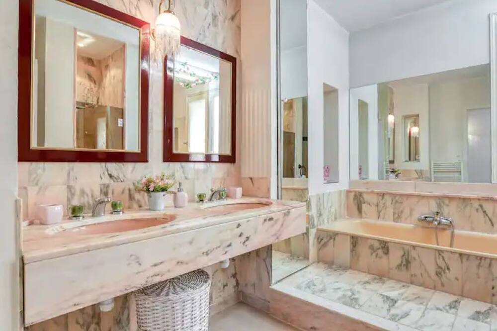 Photo of Bathroom in Trebes