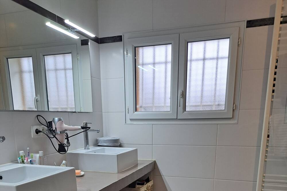 Photo of Bathroom in Nerac