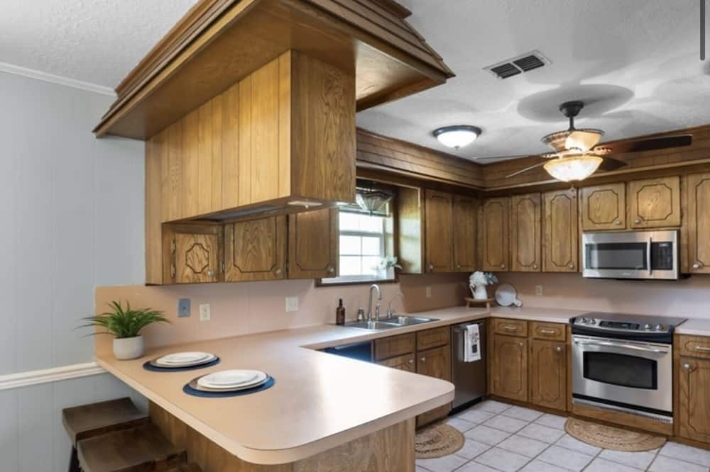 Photo of Kitchen in Woden
