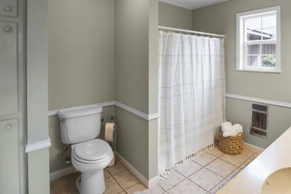 Photo of Bathroom in Woden