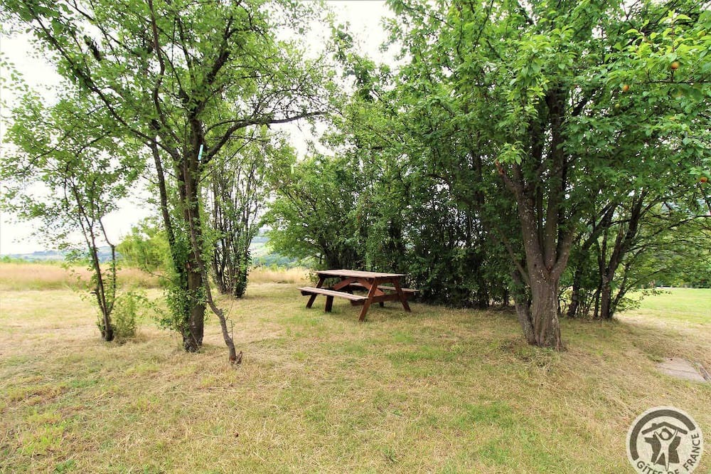 Photo of Outdoor in Quinsonnas