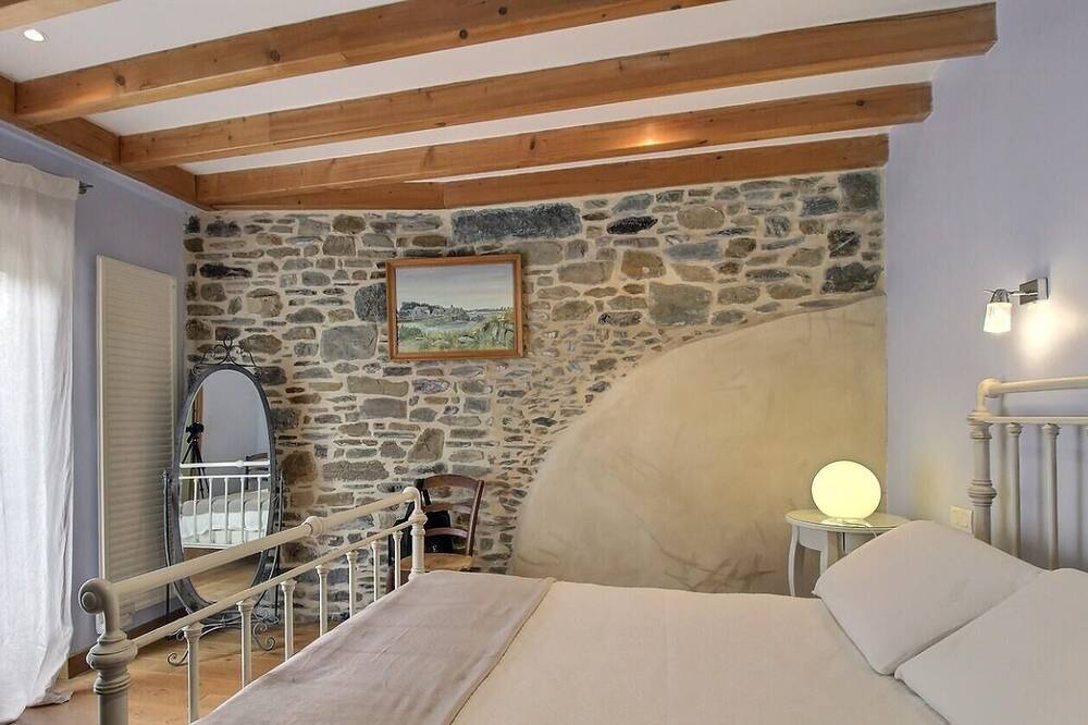 Photo of Bedroom in Plourhan