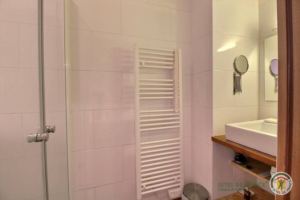 Photo of Bathroom in Plourhan