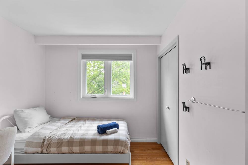 Photo of Bedroom in Clarkson-Lorne Park