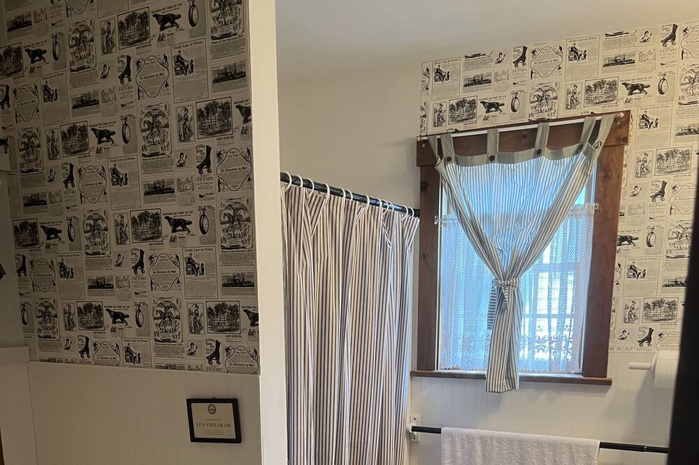 Photo of Bathroom in Freedom