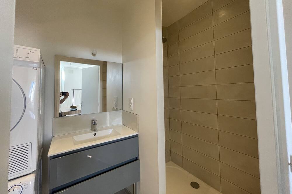 Photo of Bathroom in Castelnaudary