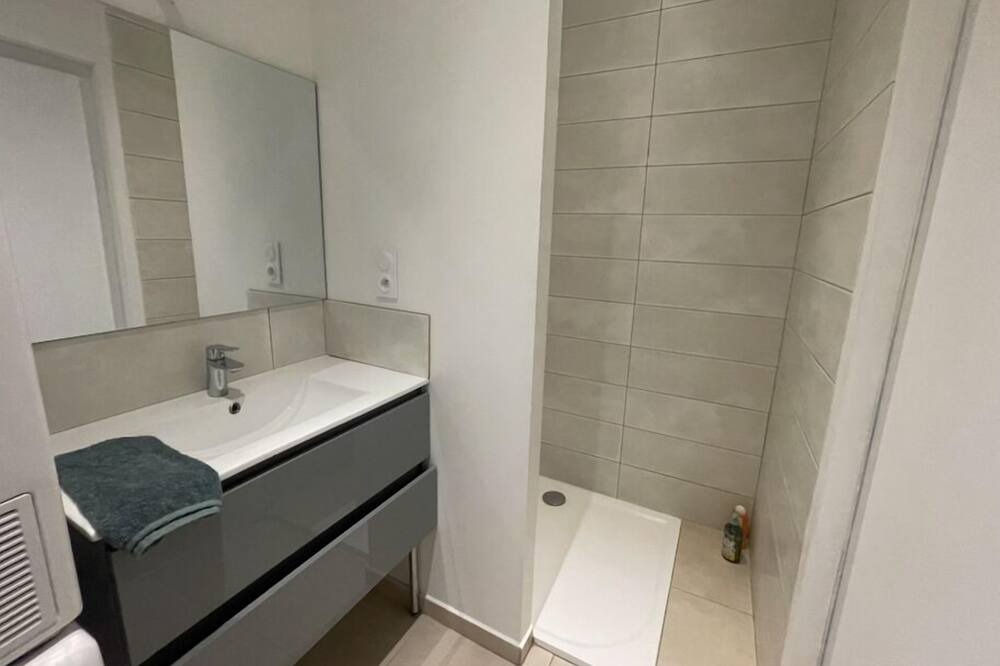 Photo of Bathroom in Castelnaudary