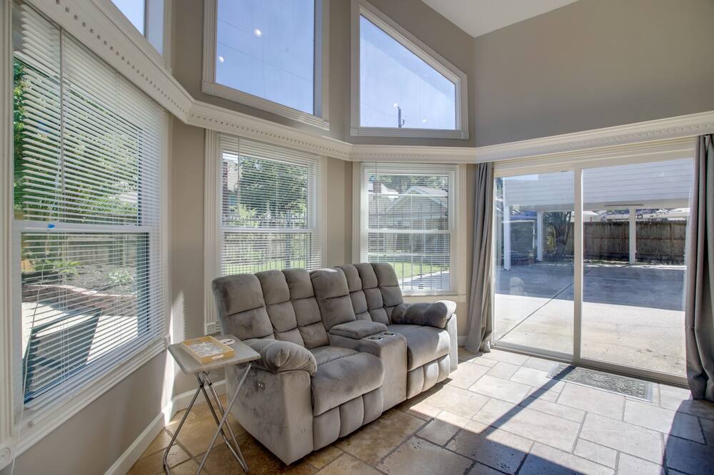 Photo of Livingroom in Memorial Northwest