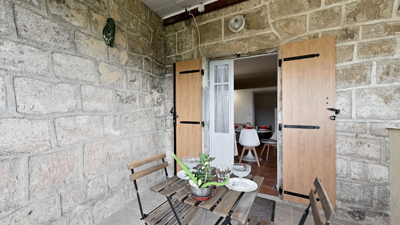 Photo of Outdoor in Ribes