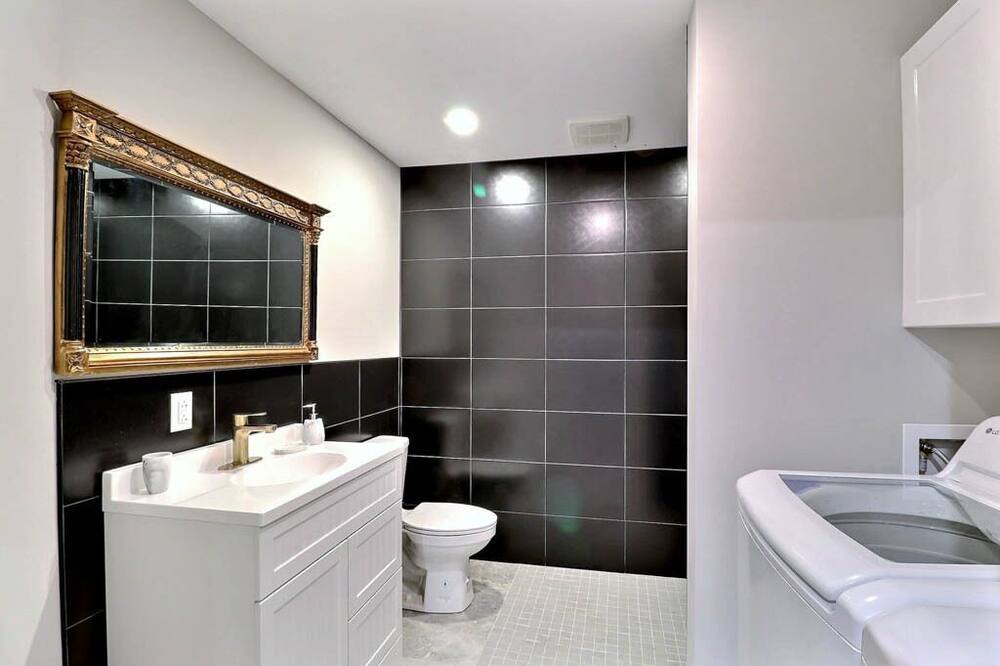 Photo of Bathroom in Jonquiere