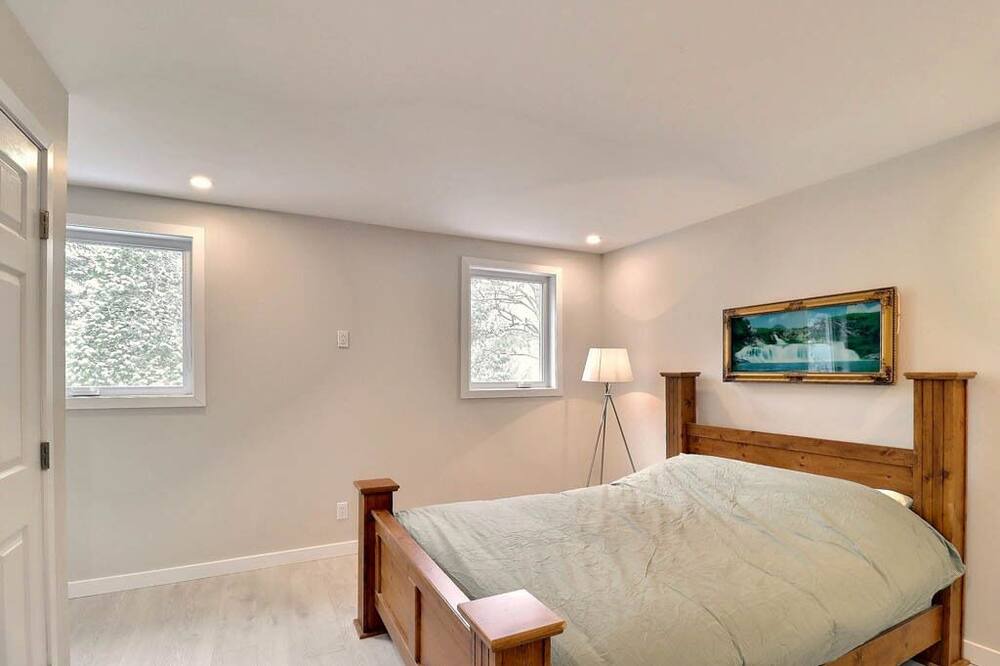 Photo of Bedroom in Jonquiere