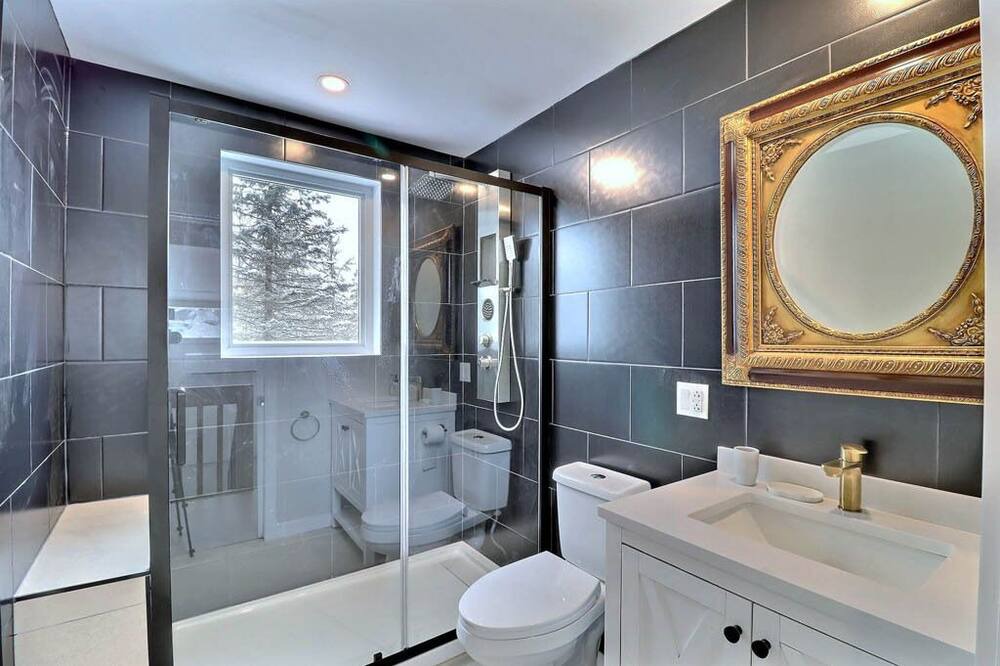 Photo of Bathroom in Jonquiere