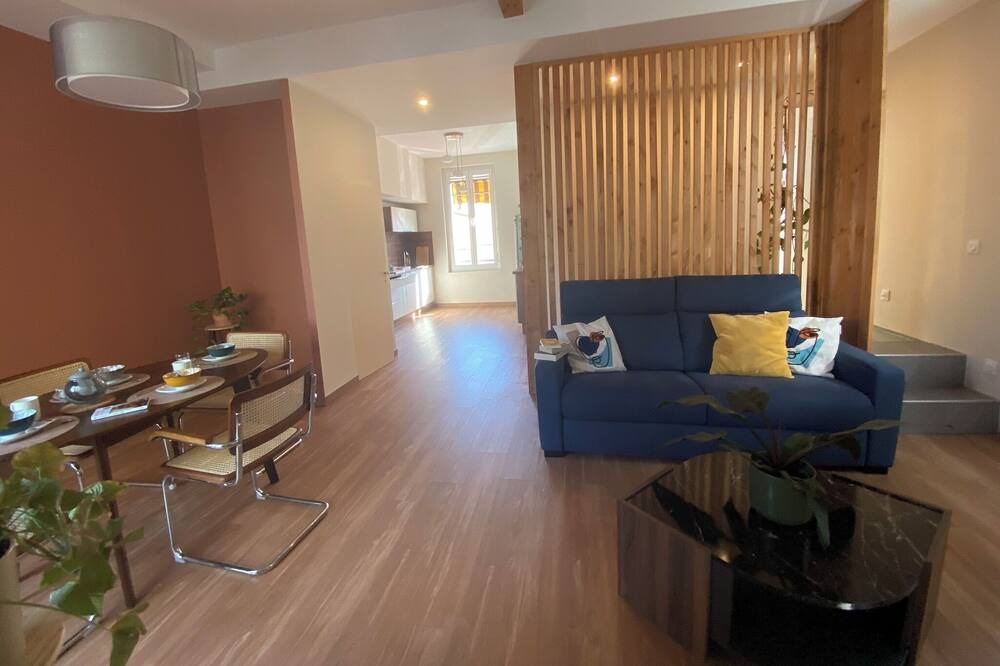 Photo of Livingroom in Convention