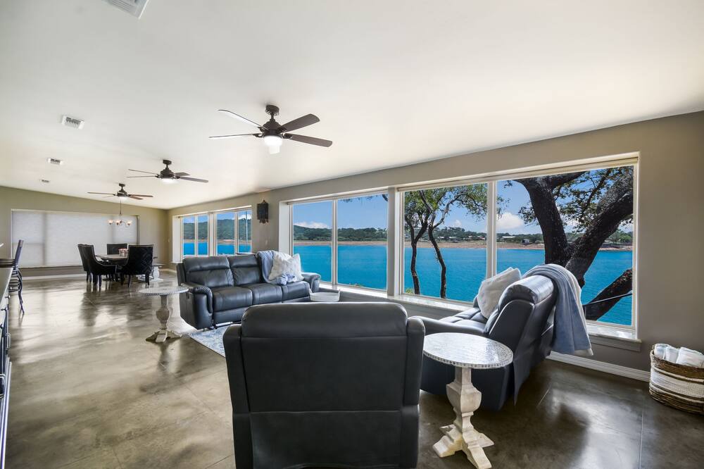 Photo of Livingroom in Burnet