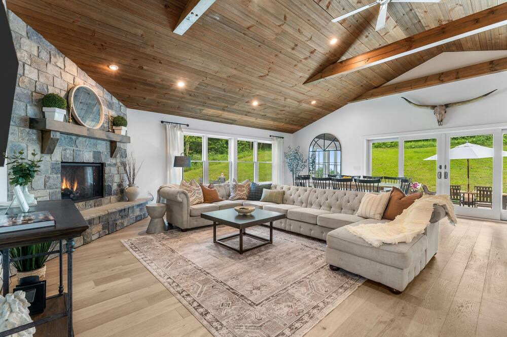 Photo of Livingroom in Ellicottville