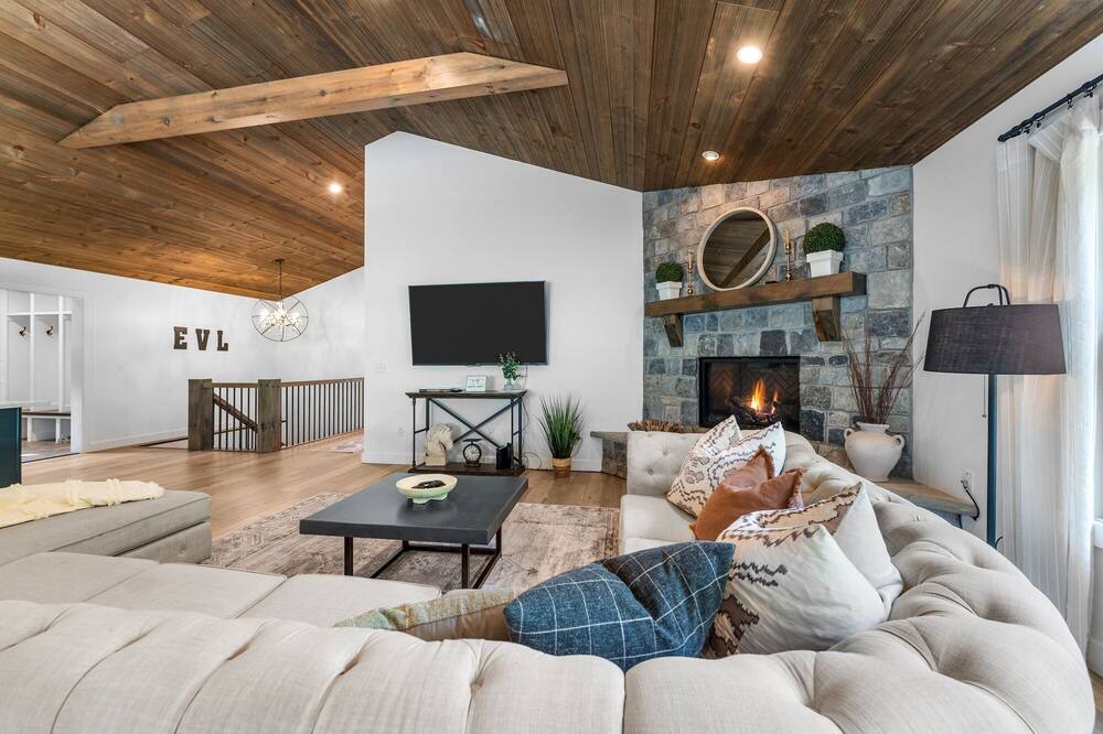 Photo of Livingroom in Ellicottville