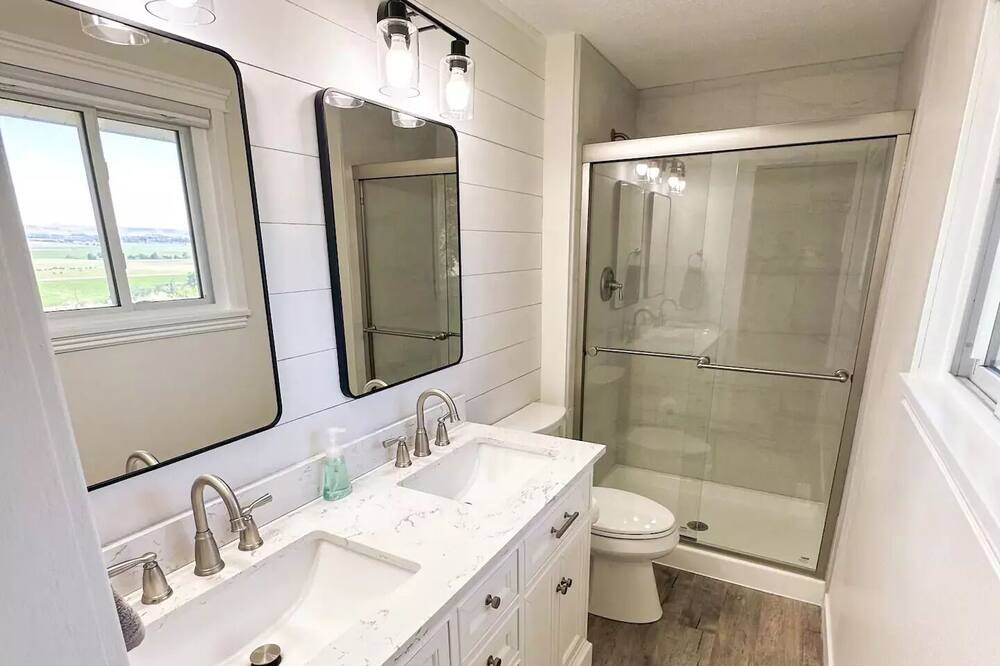 Photo of Bathroom in Canyon County