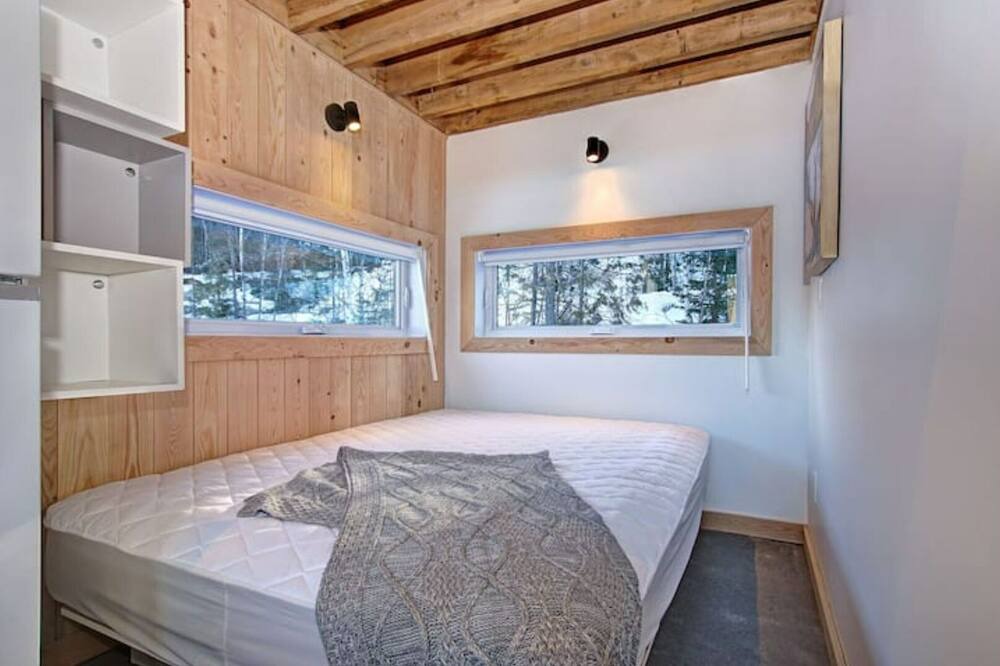 Photo of Bedroom in Sainte-Marguerite-du-Lac-Masson