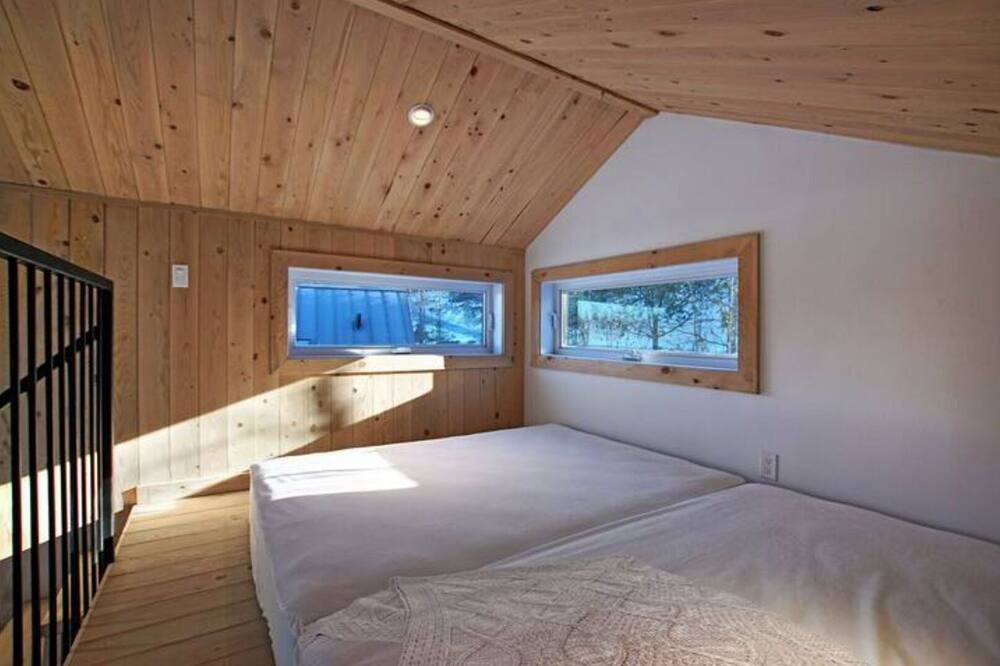Photo of Bedroom in Sainte-Marguerite-du-Lac-Masson