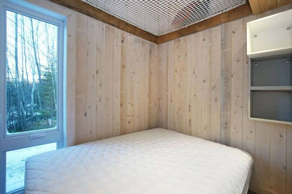Photo of Bedroom in Sainte-Marguerite-du-Lac-Masson