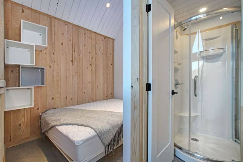 Photo of Bedroom in Sainte-Marguerite-du-Lac-Masson