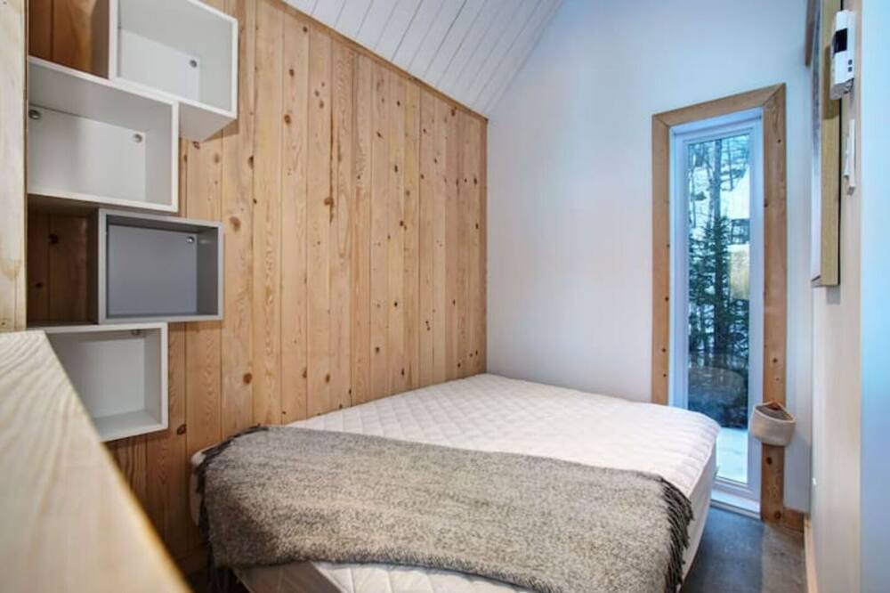 Photo of Bedroom in Sainte-Marguerite-du-Lac-Masson