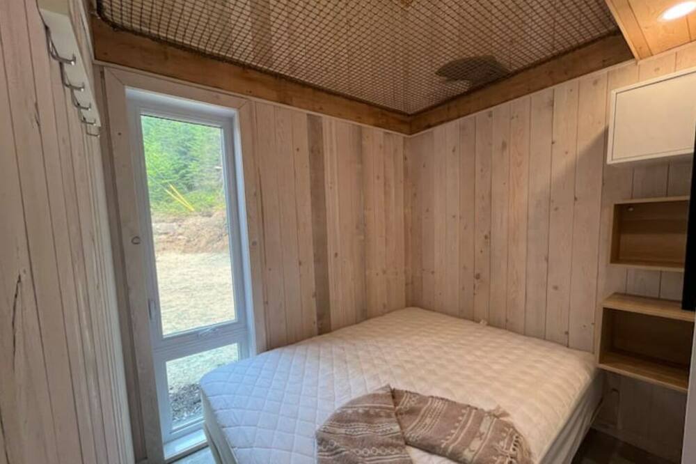 Photo of Bedroom in Sainte-Marguerite-du-Lac-Masson