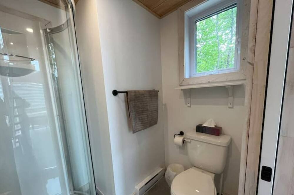 Photo of Bathroom in Sainte-Marguerite-du-Lac-Masson