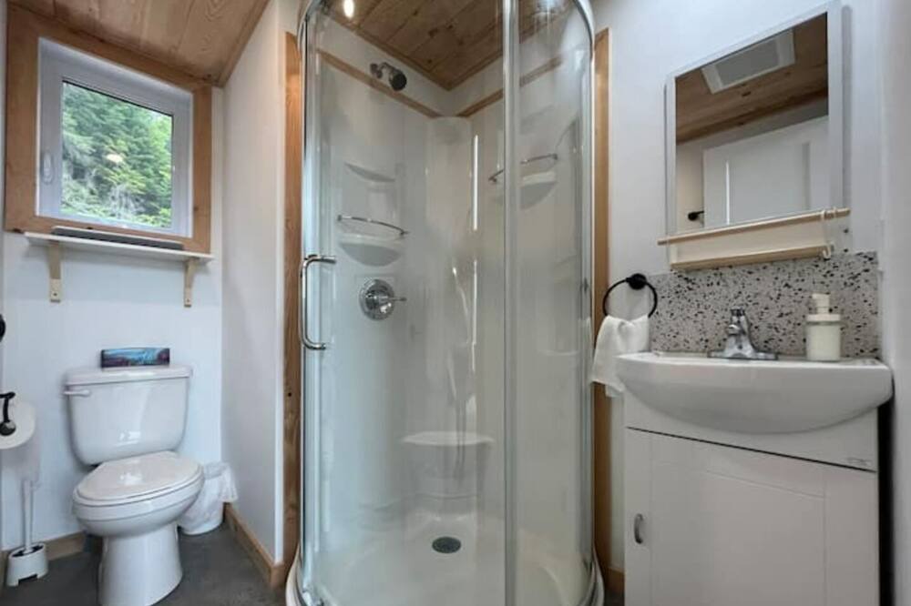 Photo of Bathroom in Sainte-Marguerite-du-Lac-Masson