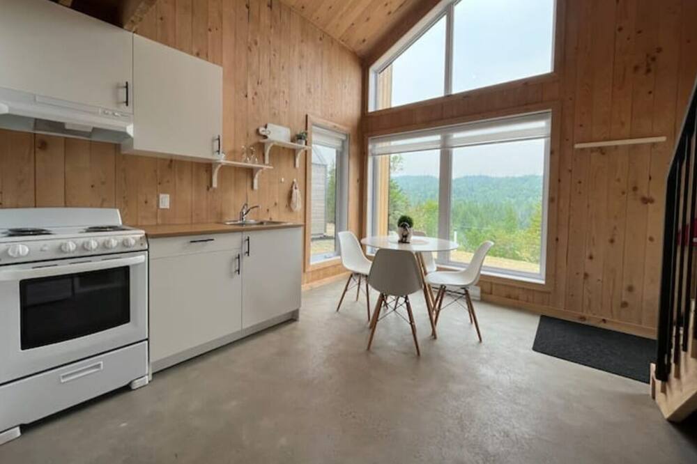 Photo of Kitchen in Sainte-Marguerite-du-Lac-Masson