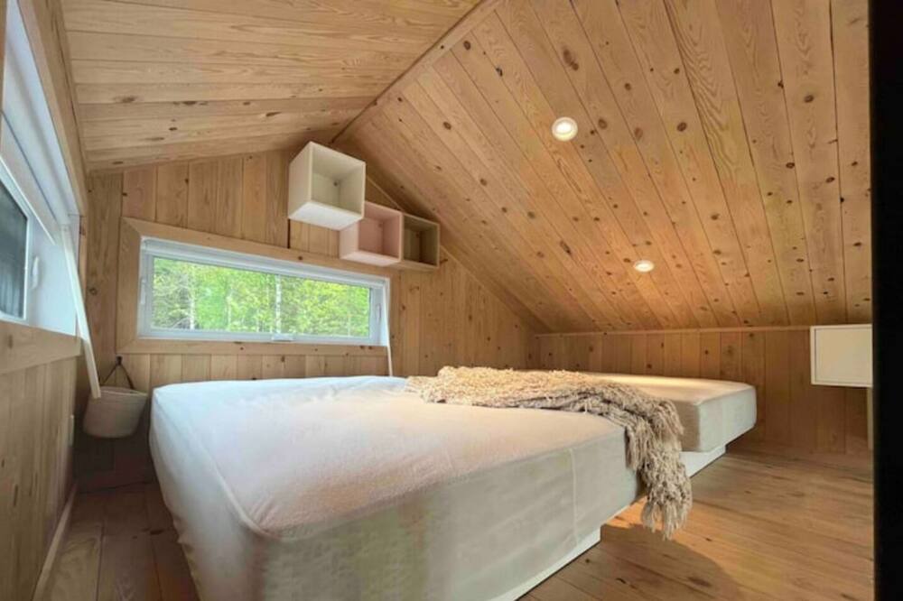 Photo of Bedroom in Sainte-Marguerite-du-Lac-Masson