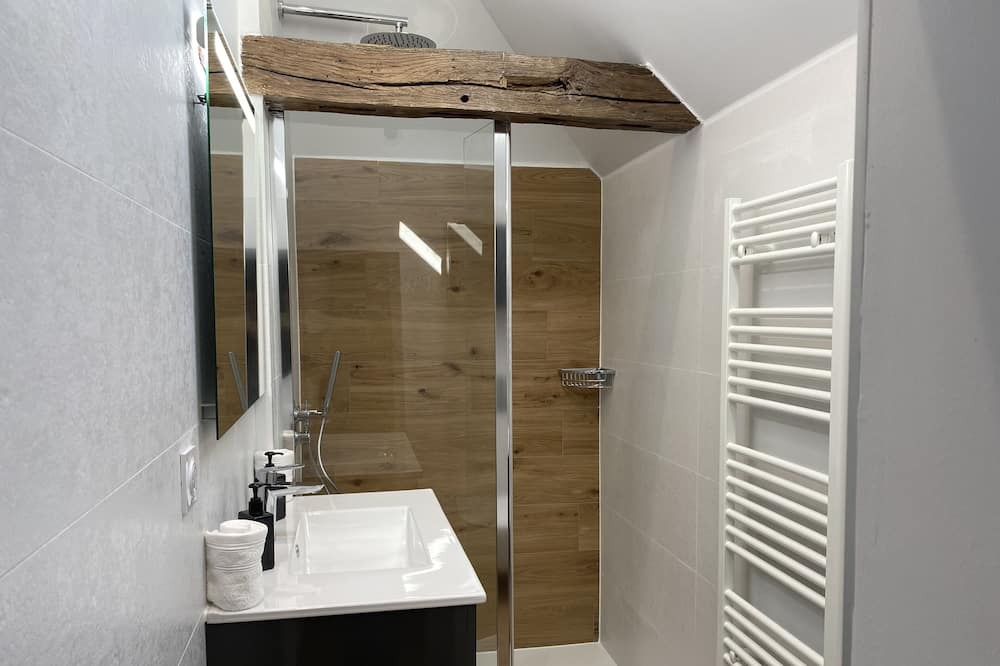 Photo of Bathroom in Checy