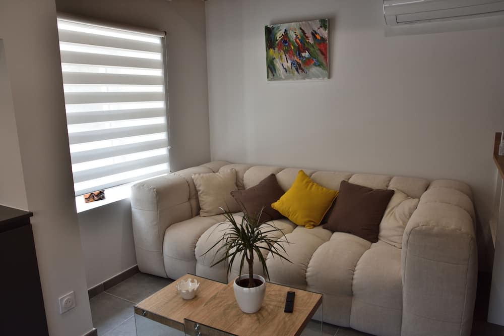 Photo of Livingroom in Checy