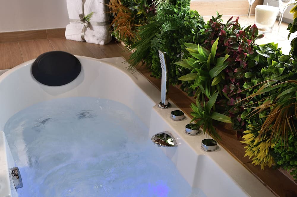 Photo of Bathroom in Checy