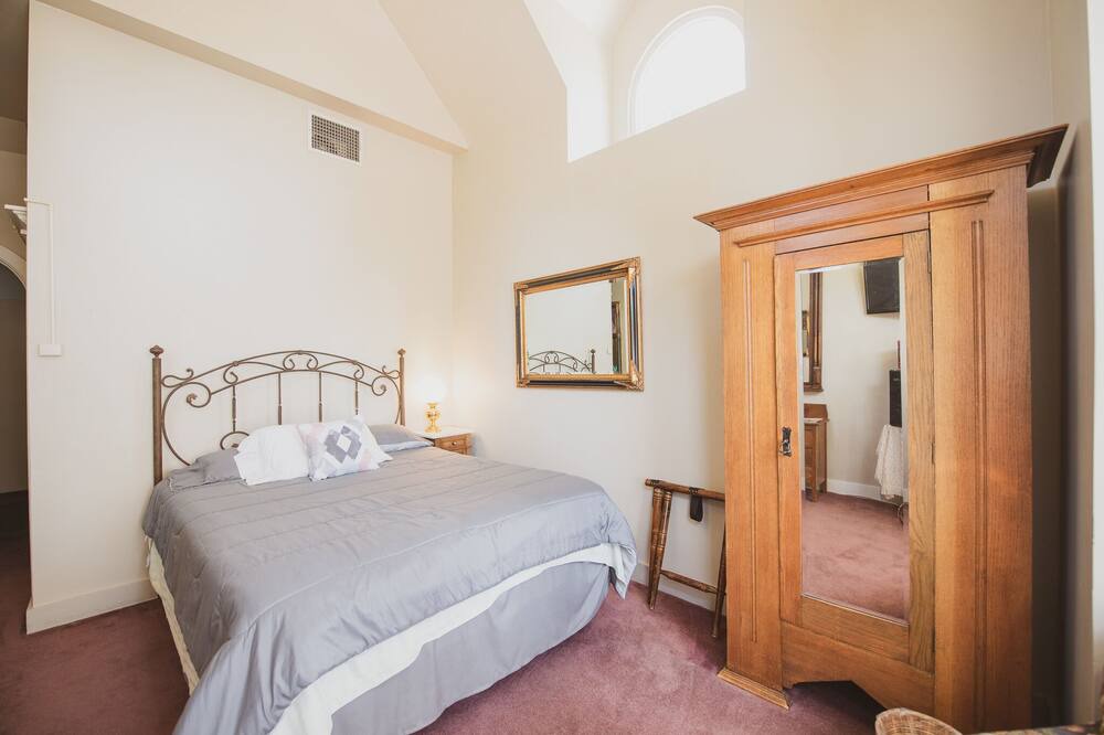 Photo of Bedroom in Jamestown