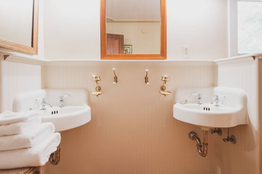 Photo of Bathroom in Jamestown