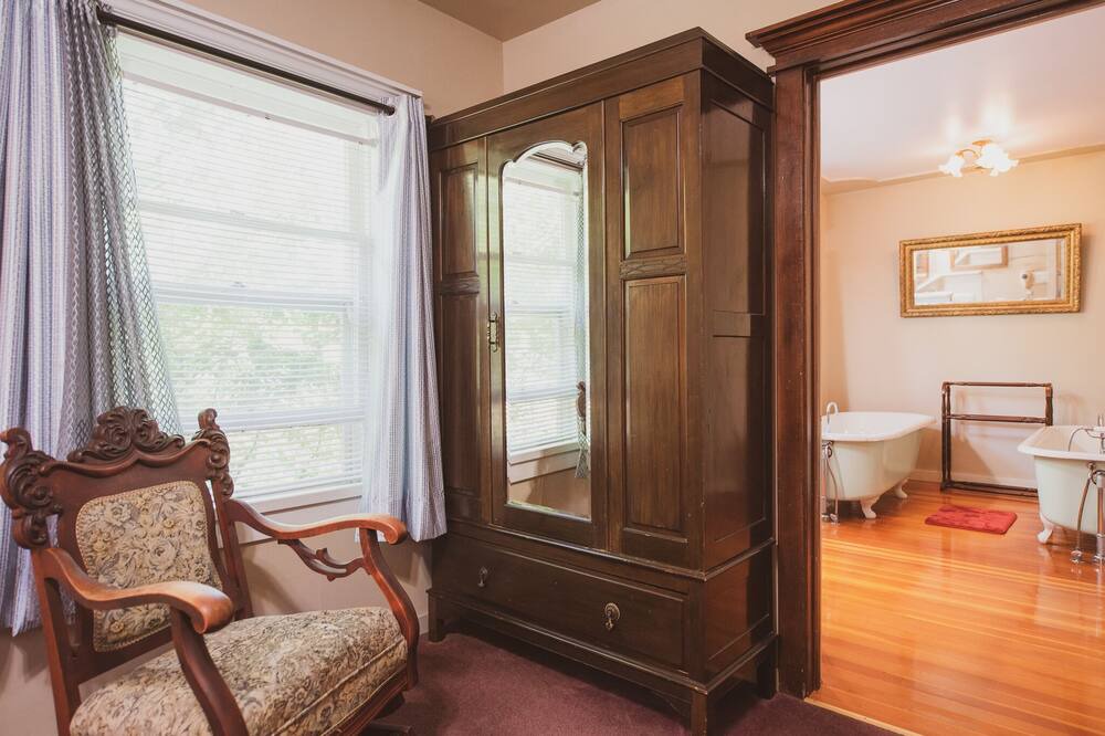 Photo of Bedroom in Jamestown