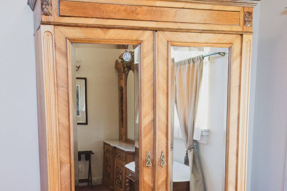 Photo of Bedroom in Jamestown